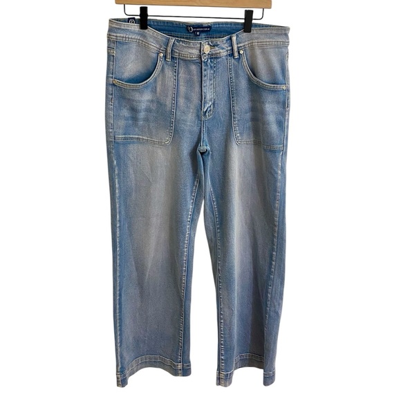 OUR REPUBLIC FOR ALL WIDE LEG FRONT POCKETS LIGHT WASH JEANS SIZE 12 LIKE NEW - Picture 2 of 16